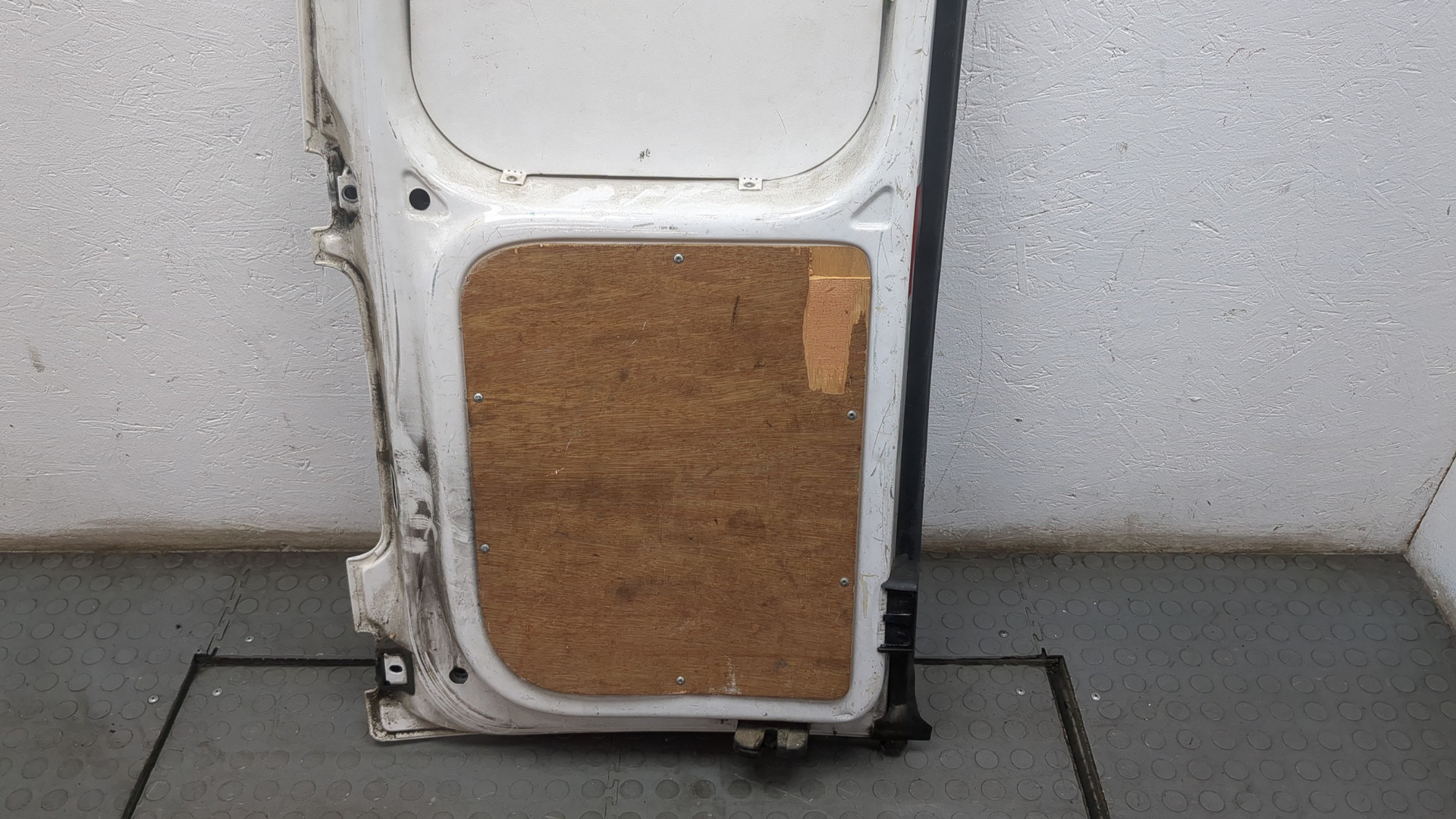 Дверь багажника правая