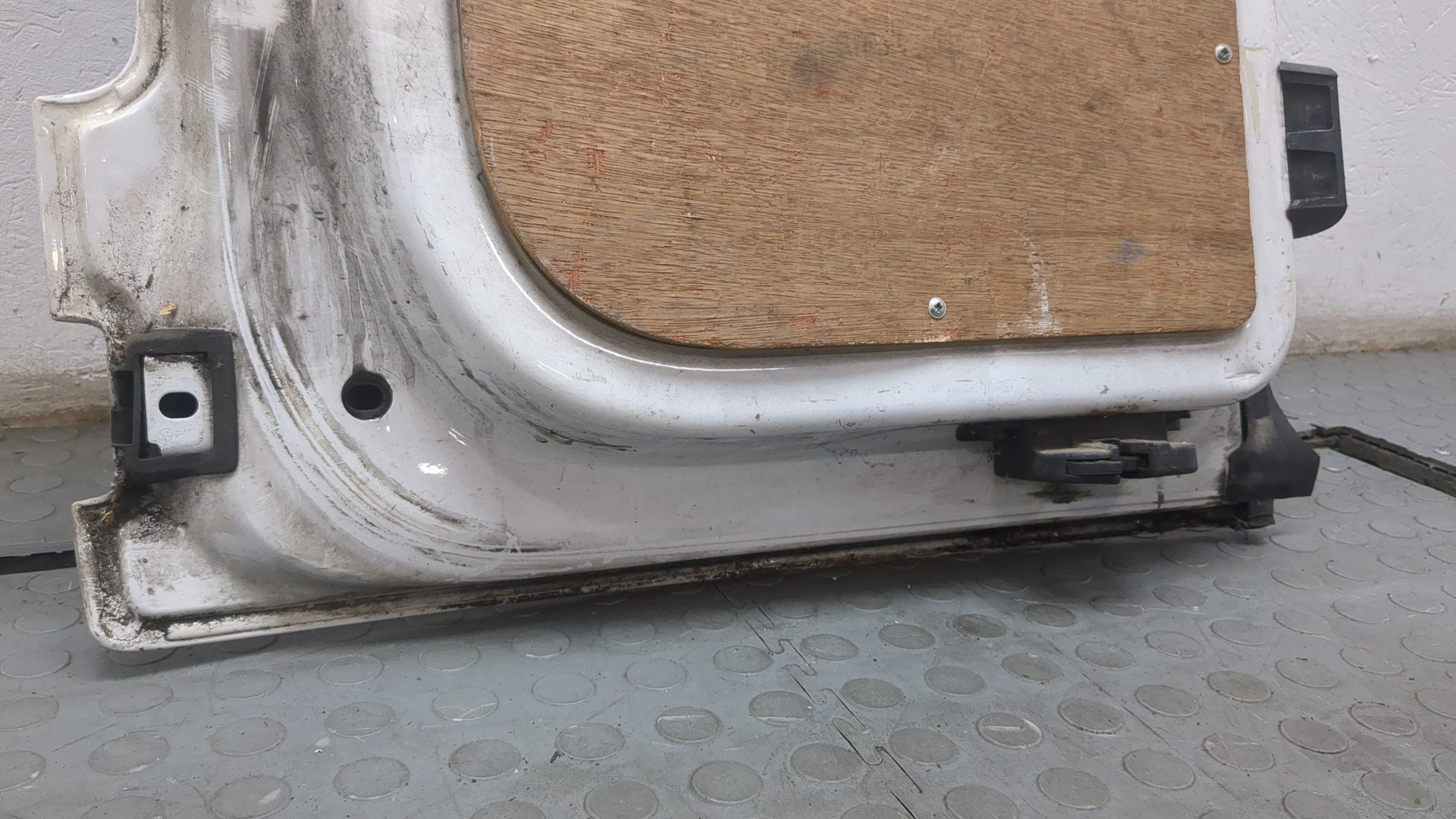 Дверь багажника правая