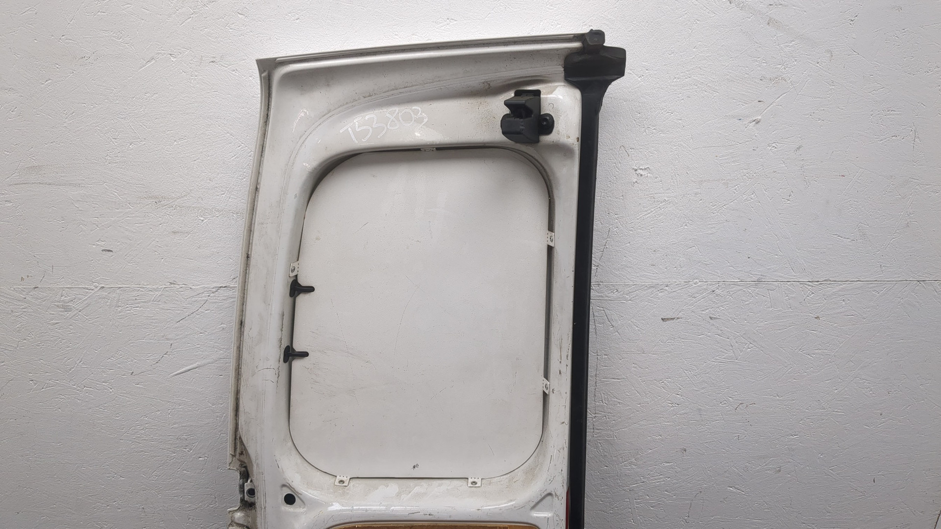 Дверь багажника правая