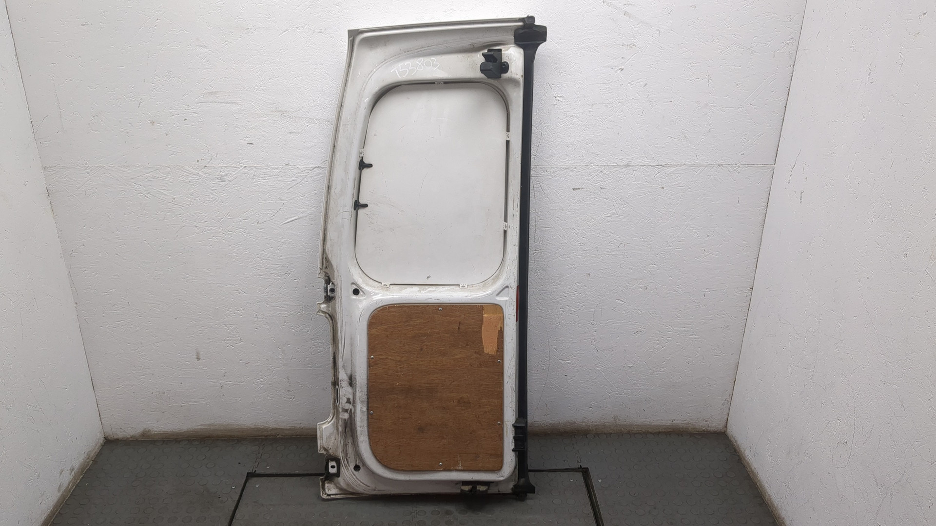 Дверь багажника правая
