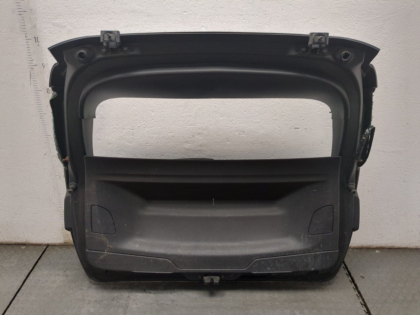 Дверь багажника