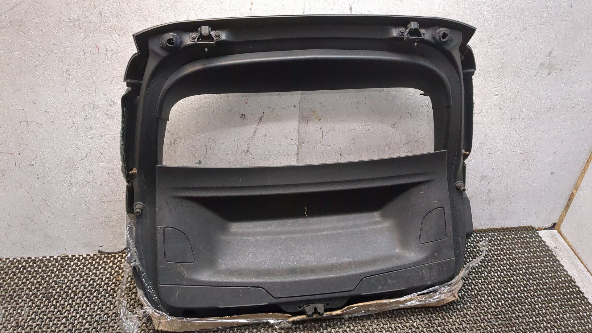 Дверь багажника