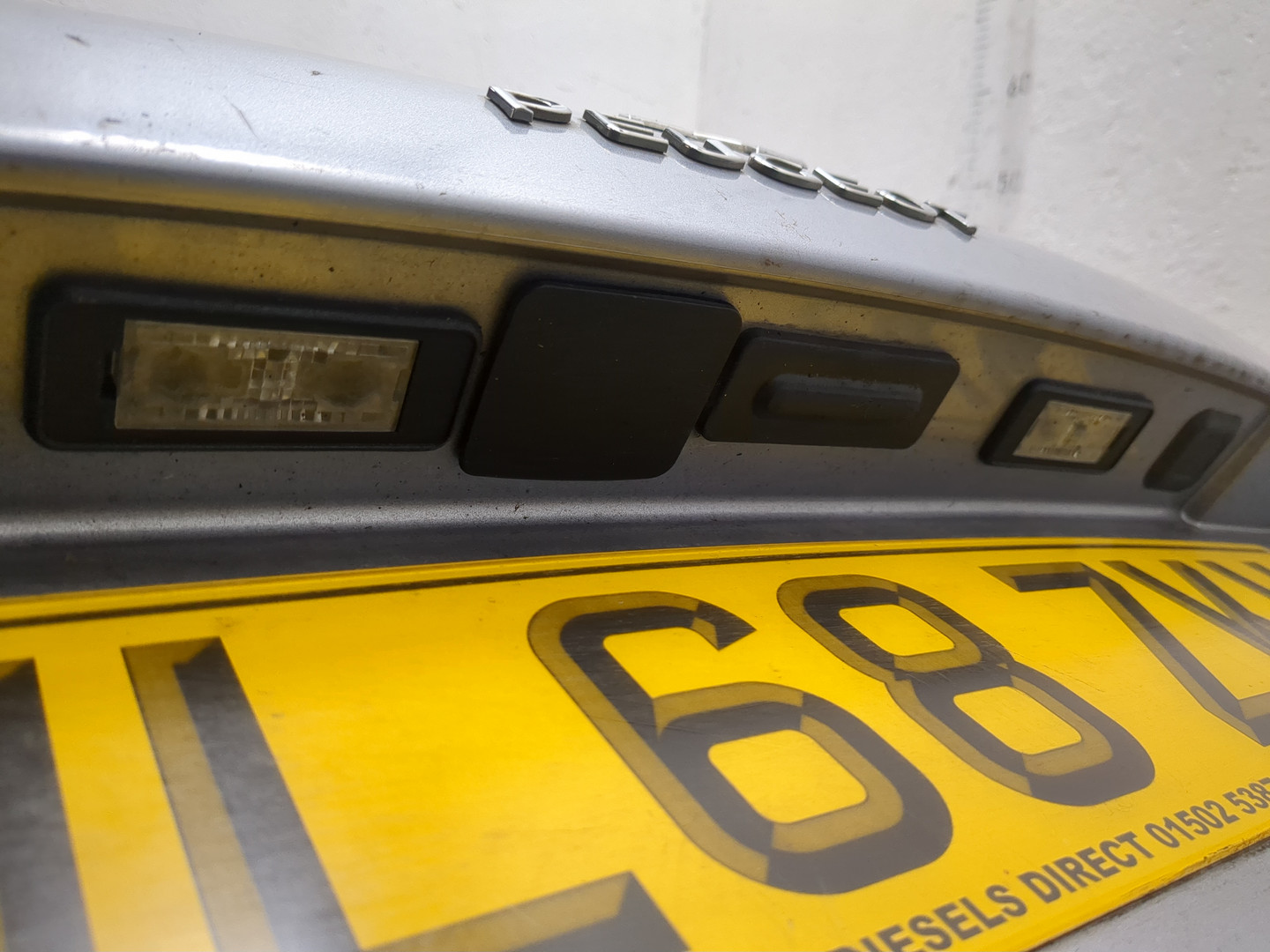 Дверь багажника