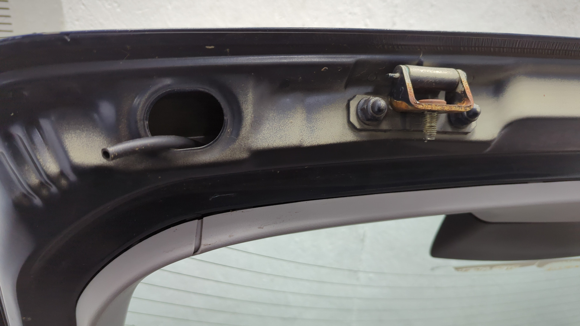 Дверь багажника