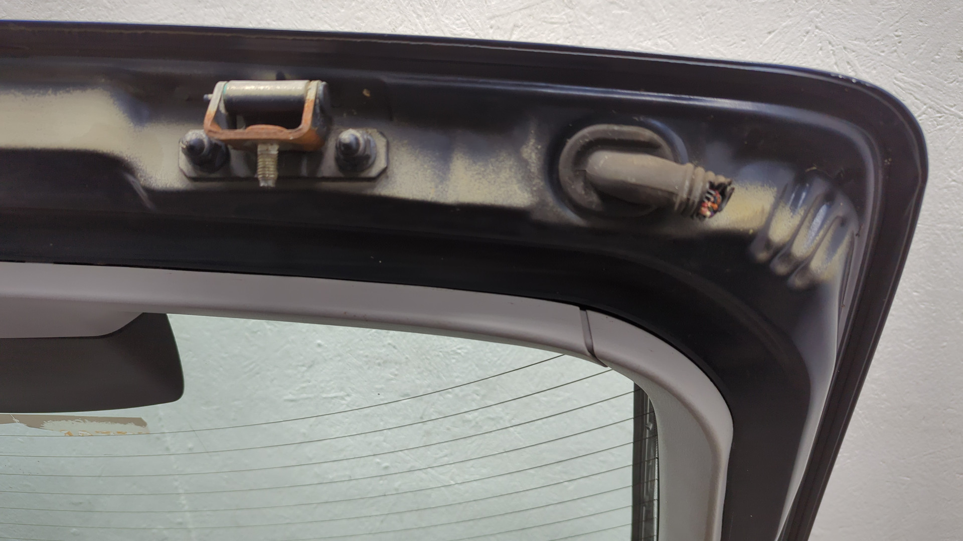 Дверь багажника