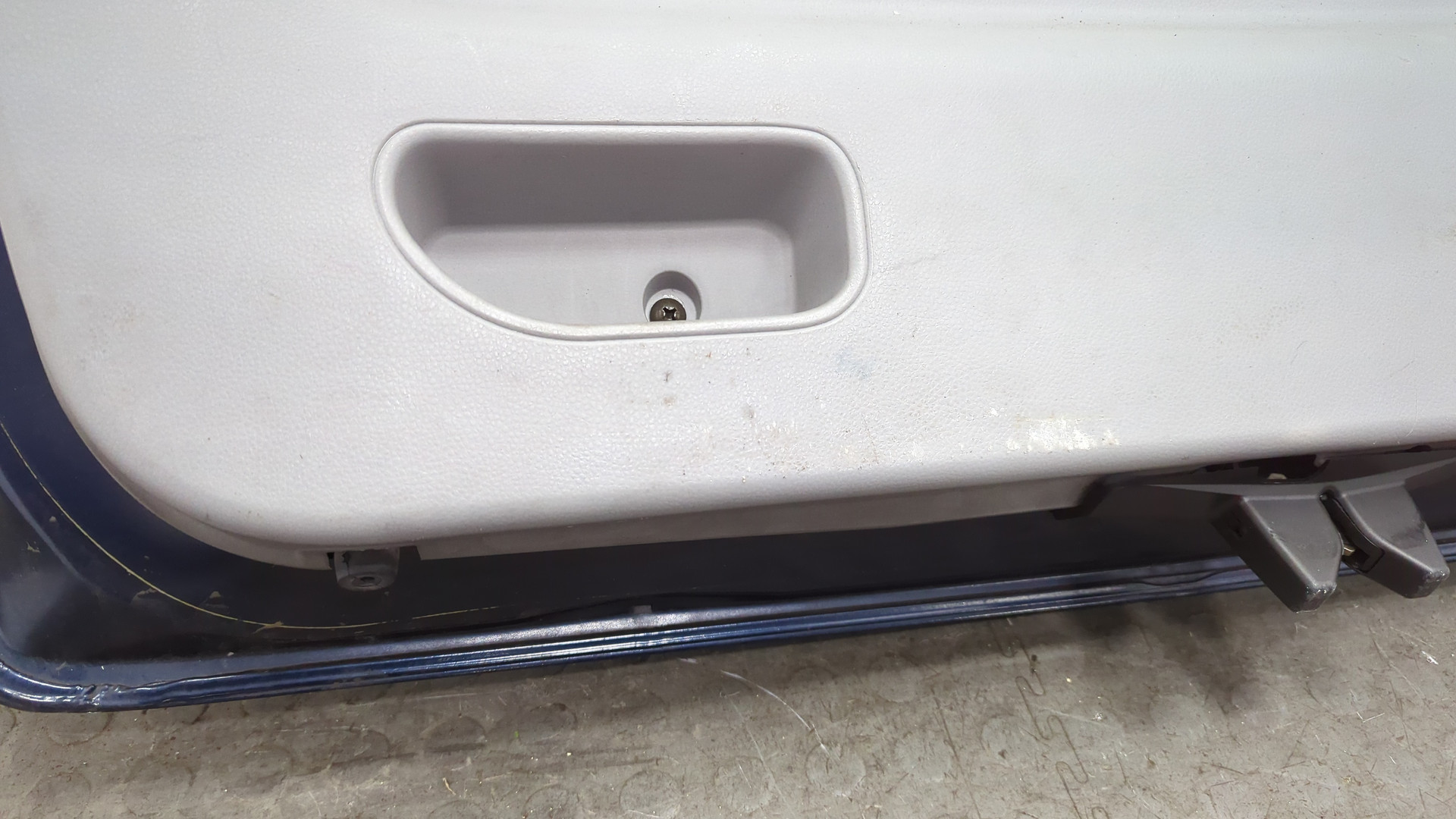 Дверь багажника