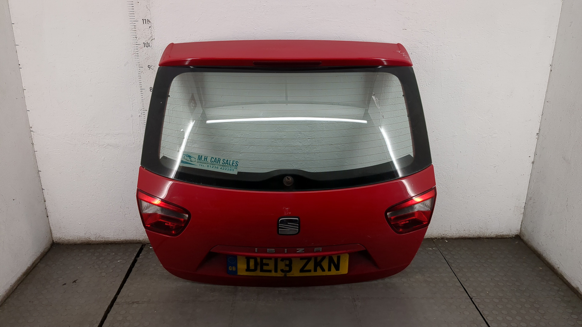 Дверь багажника