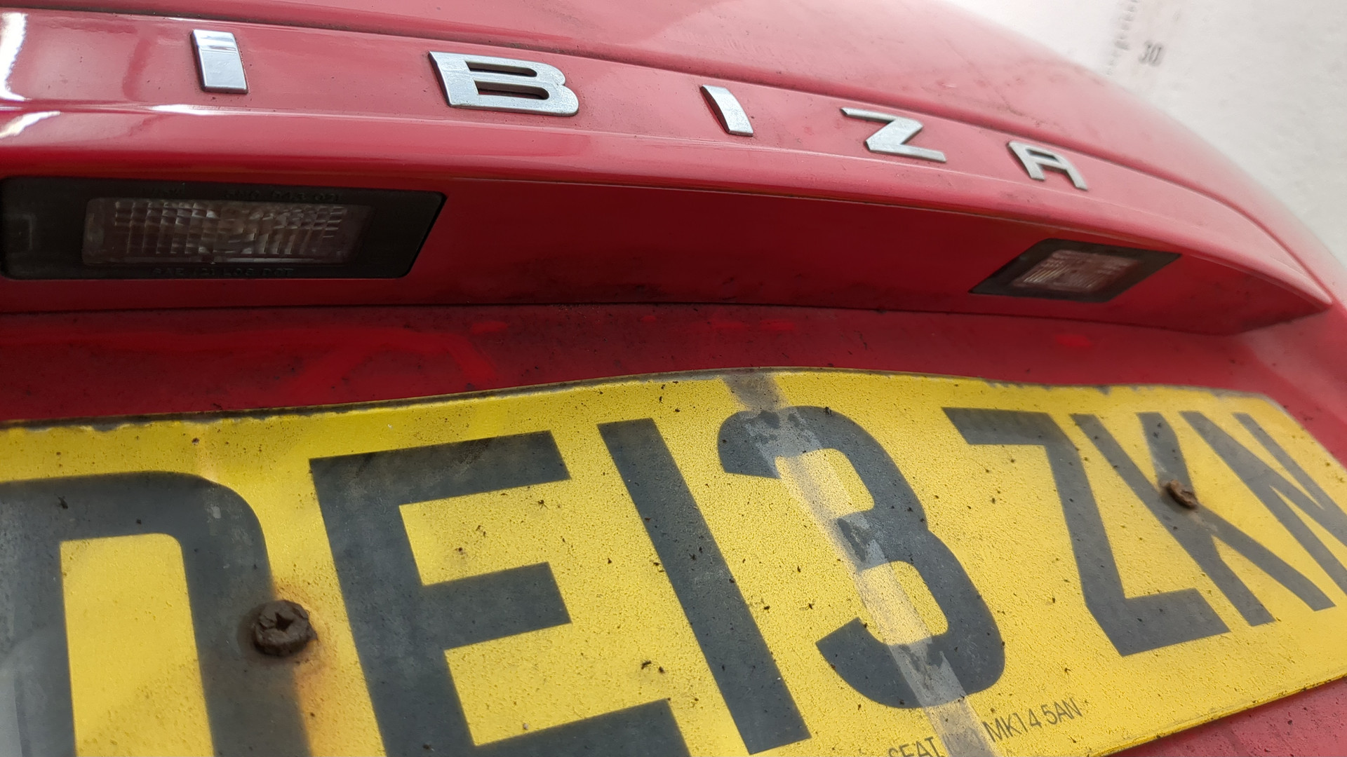 Дверь багажника