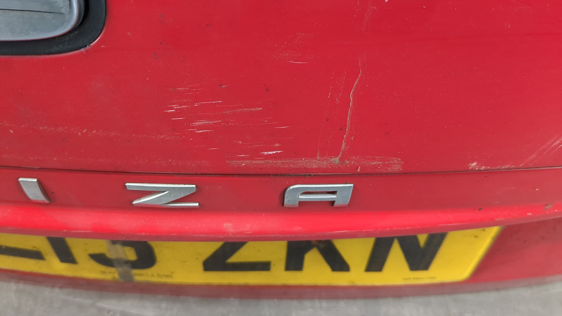 Дверь багажника