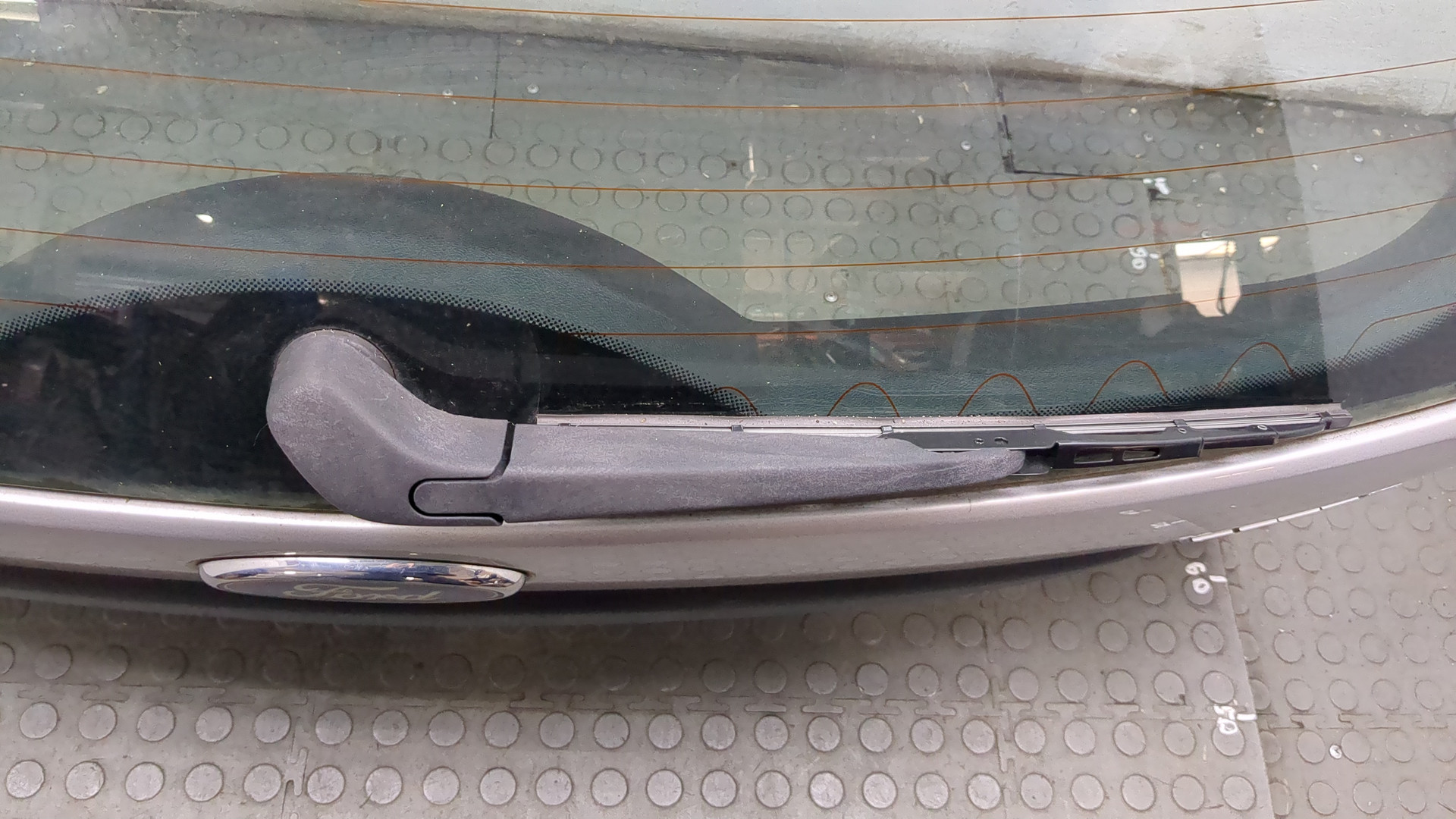 Дверь багажника