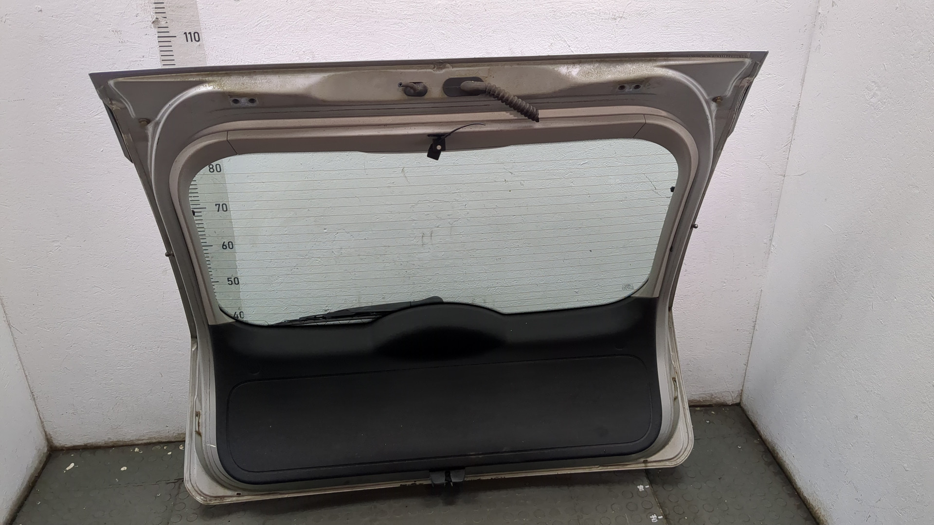 Дверь багажника