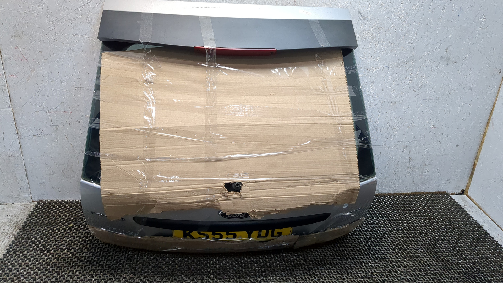 Дверь багажника