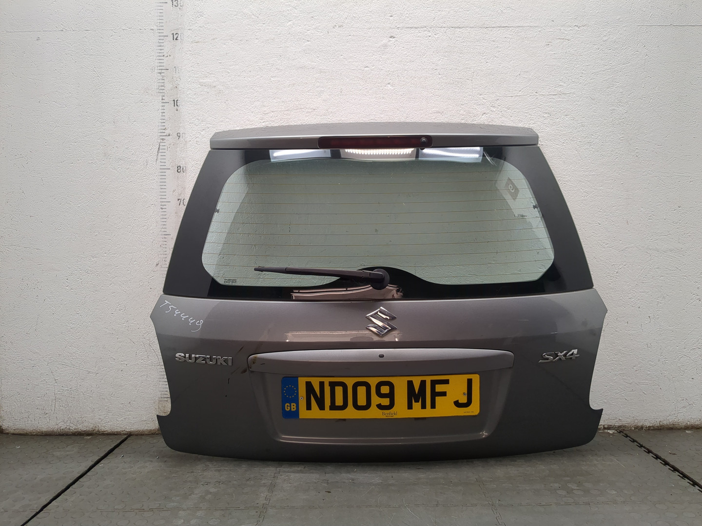 Дверь багажника