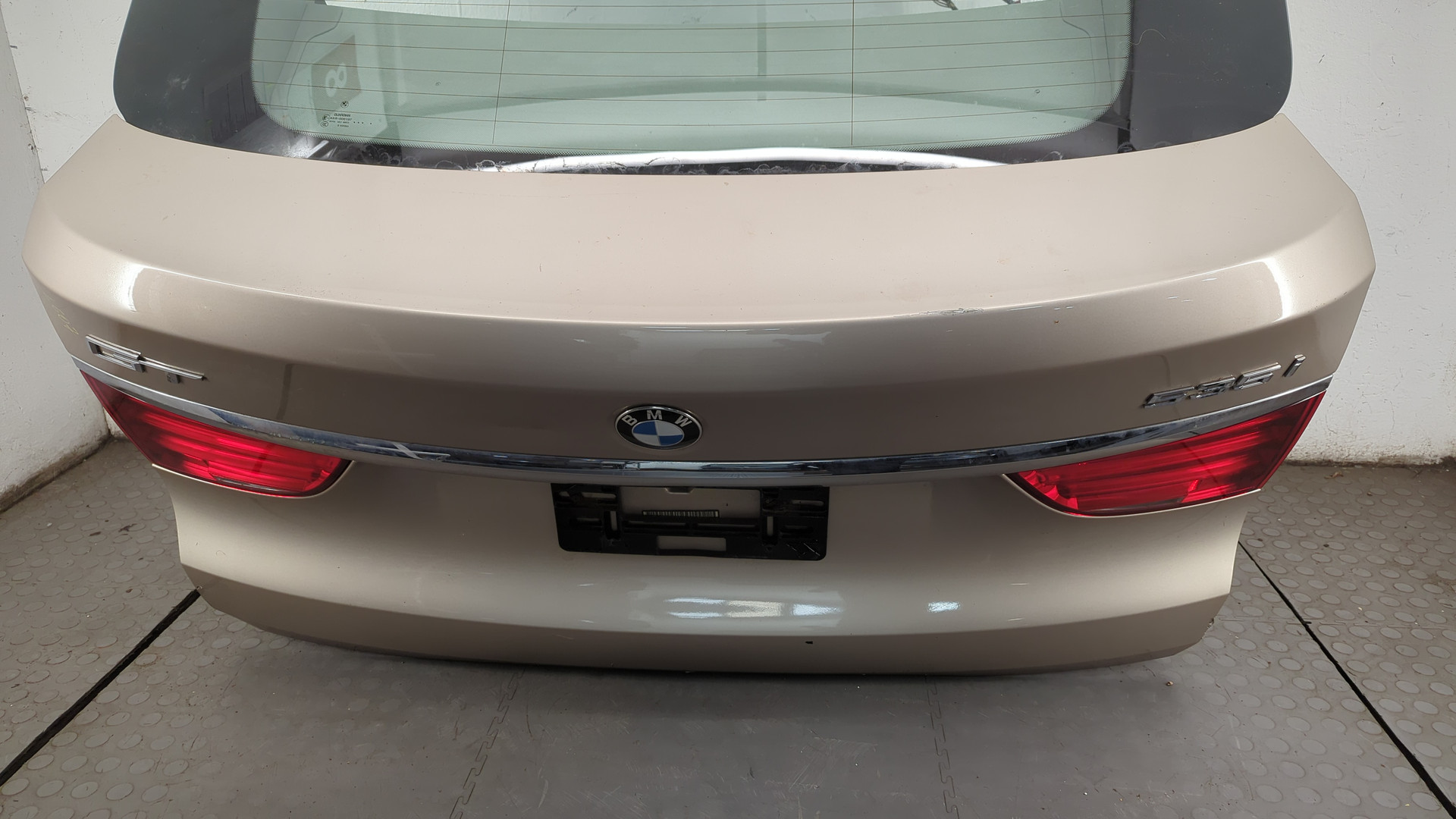 Дверь багажника