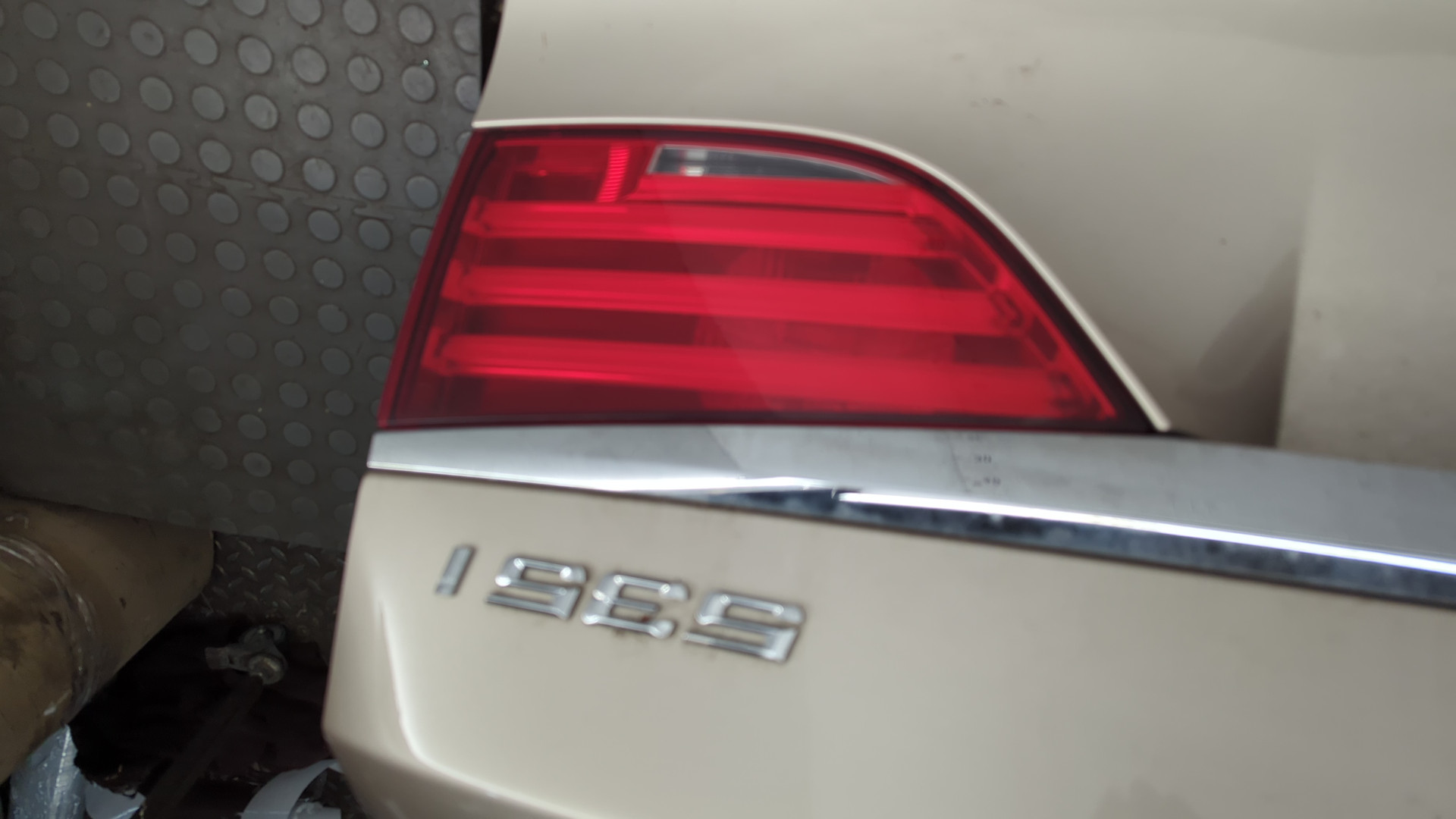 Дверь багажника