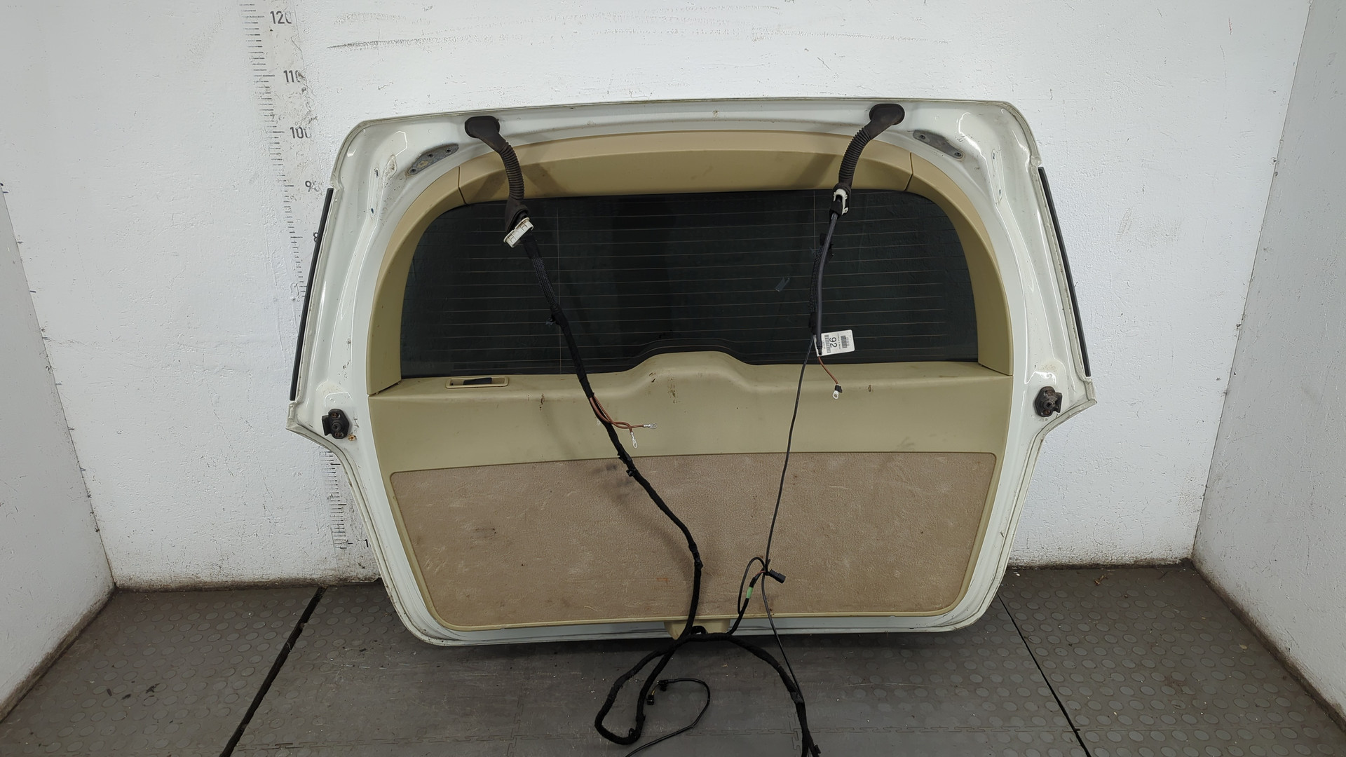 Дверь багажника