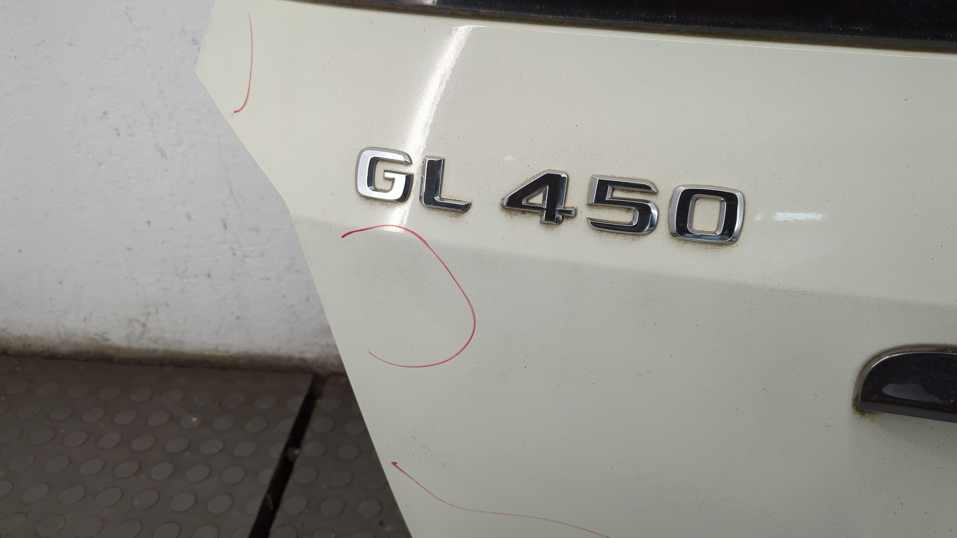 Дверь багажника