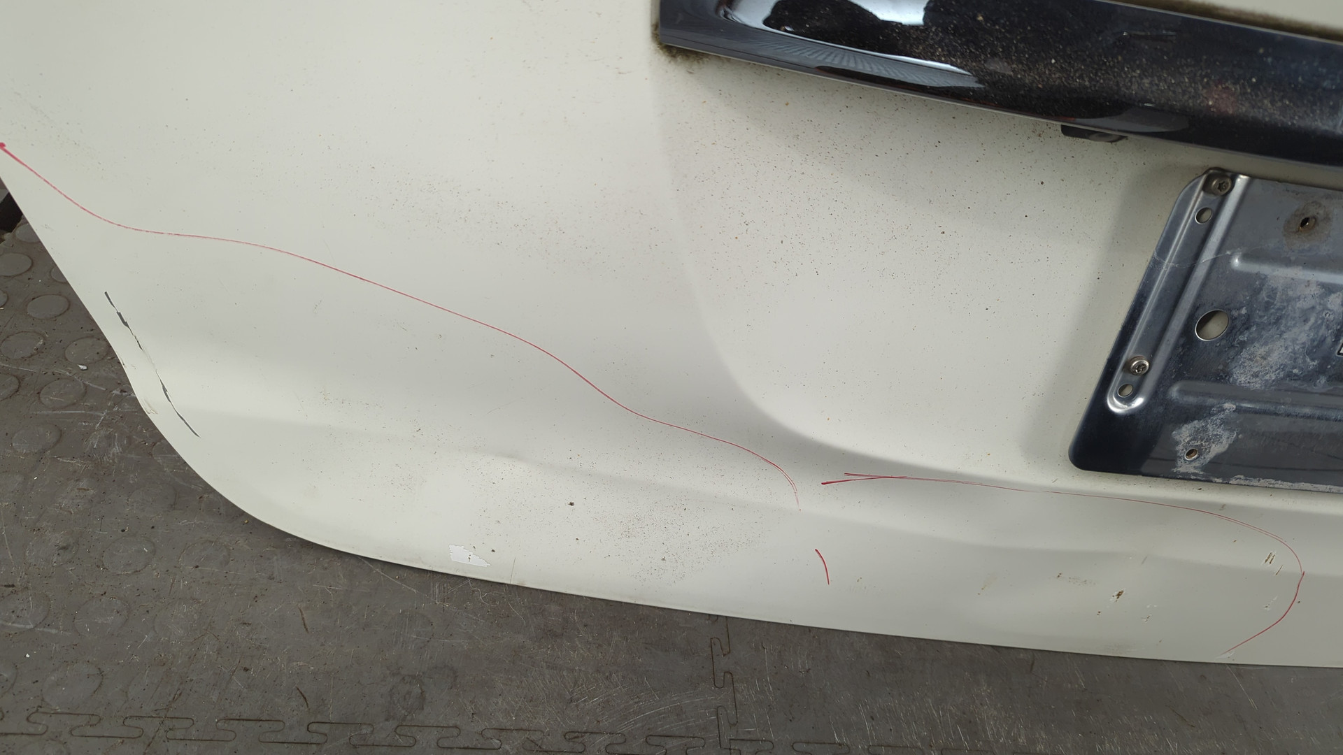 Дверь багажника