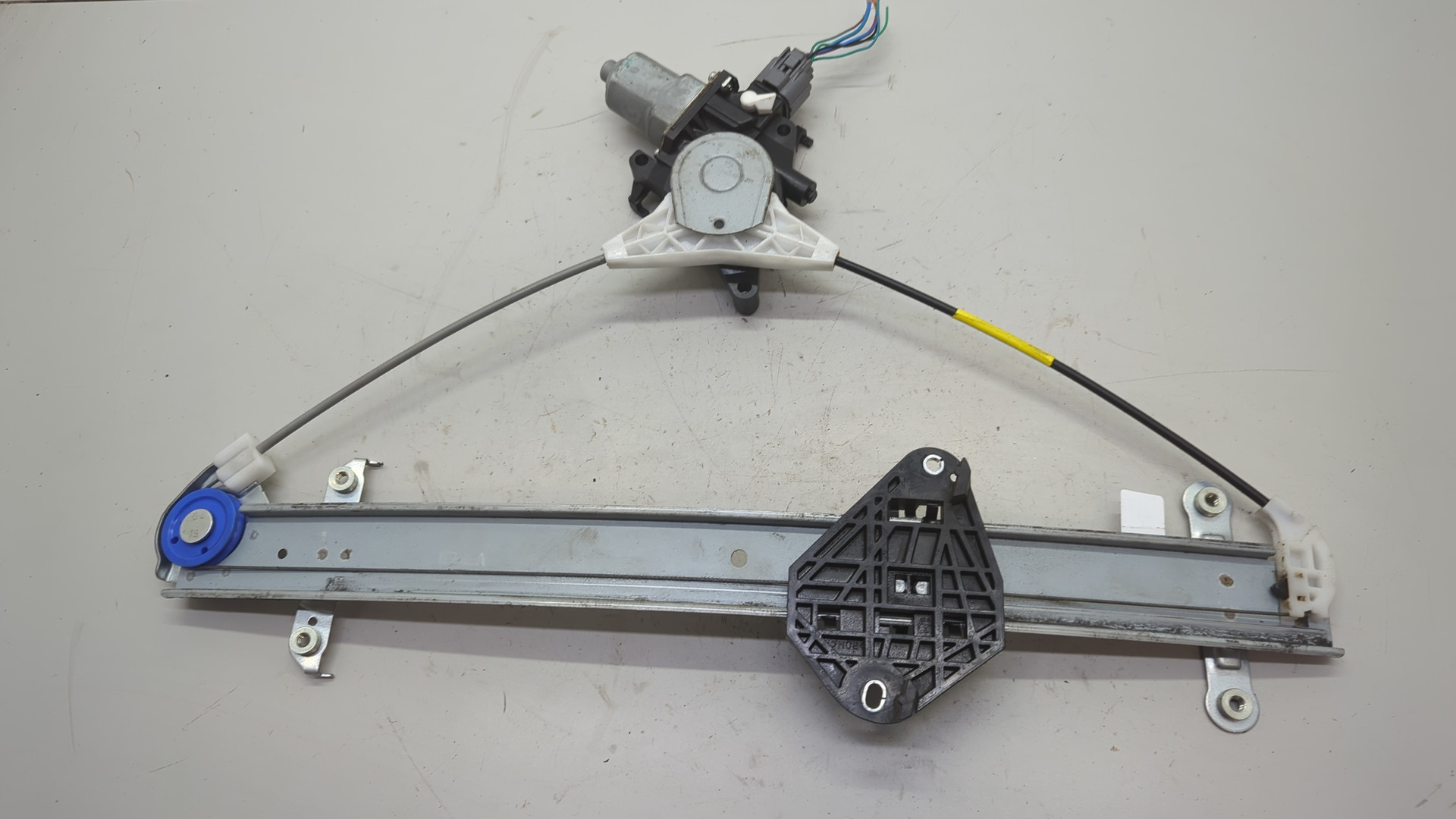 Стеклоподъемник электр. передний правый