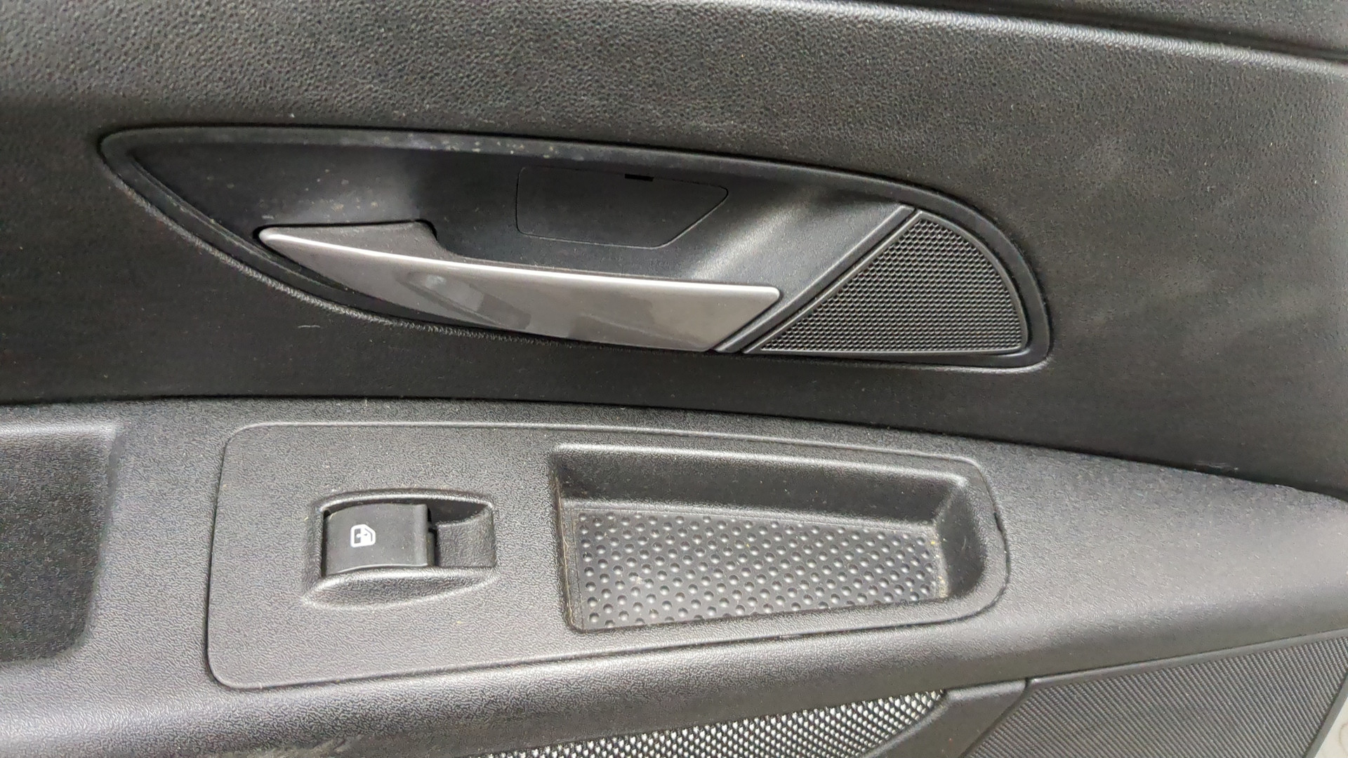 Дверь передняя левая