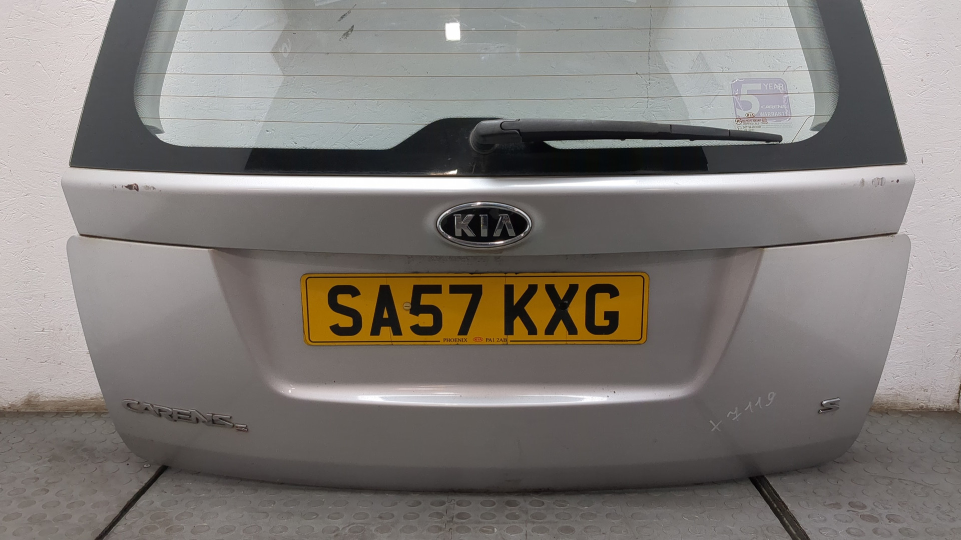 Дверь багажника