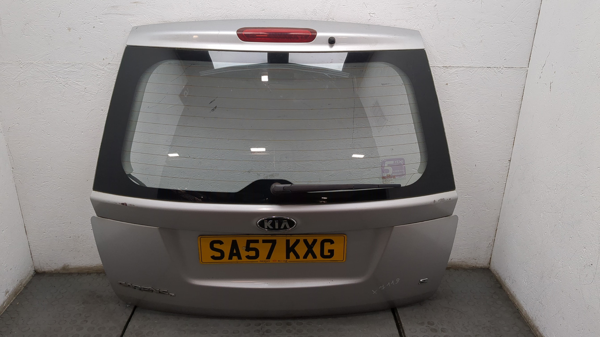 Дверь багажника