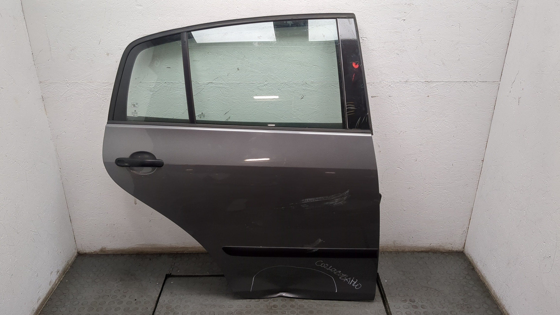 Дверь задняя правая