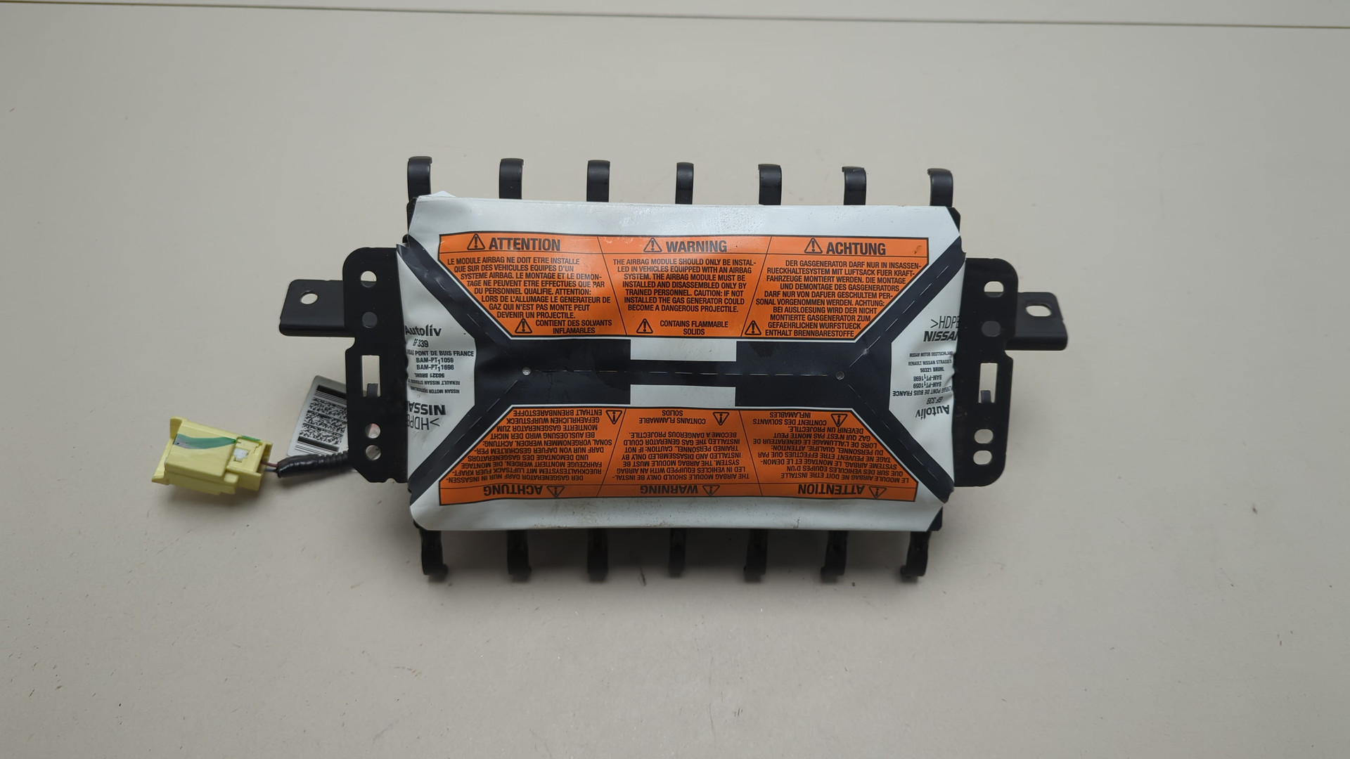 Подушка безопасности пассажирская (в торпедо)