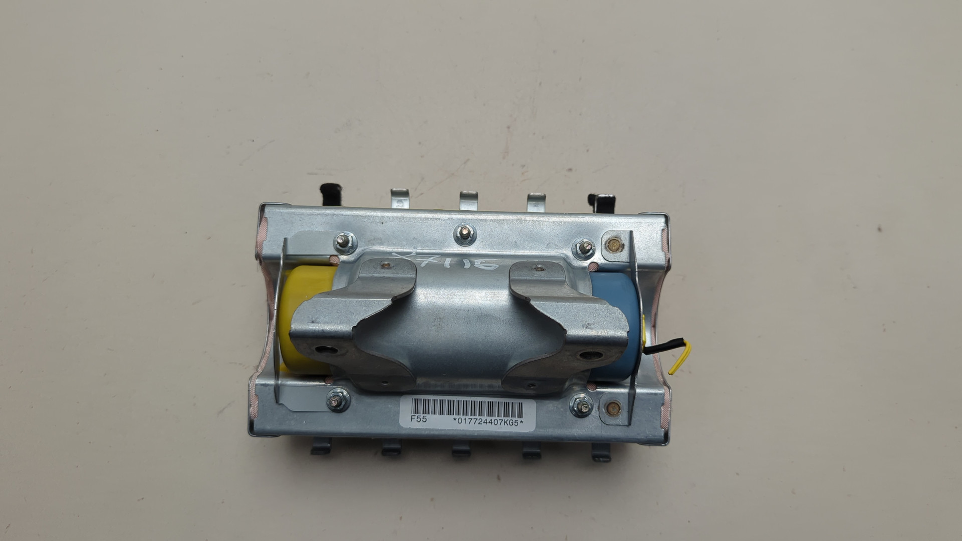 Подушка безопасности пассажирская (в торпедо)