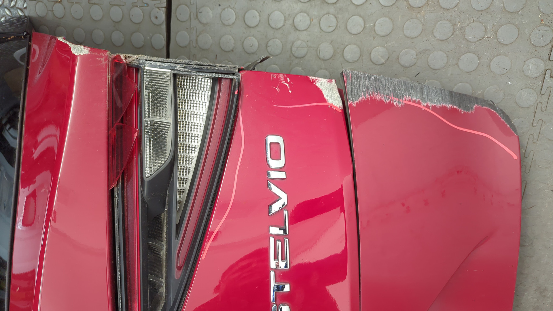 Дверь багажника