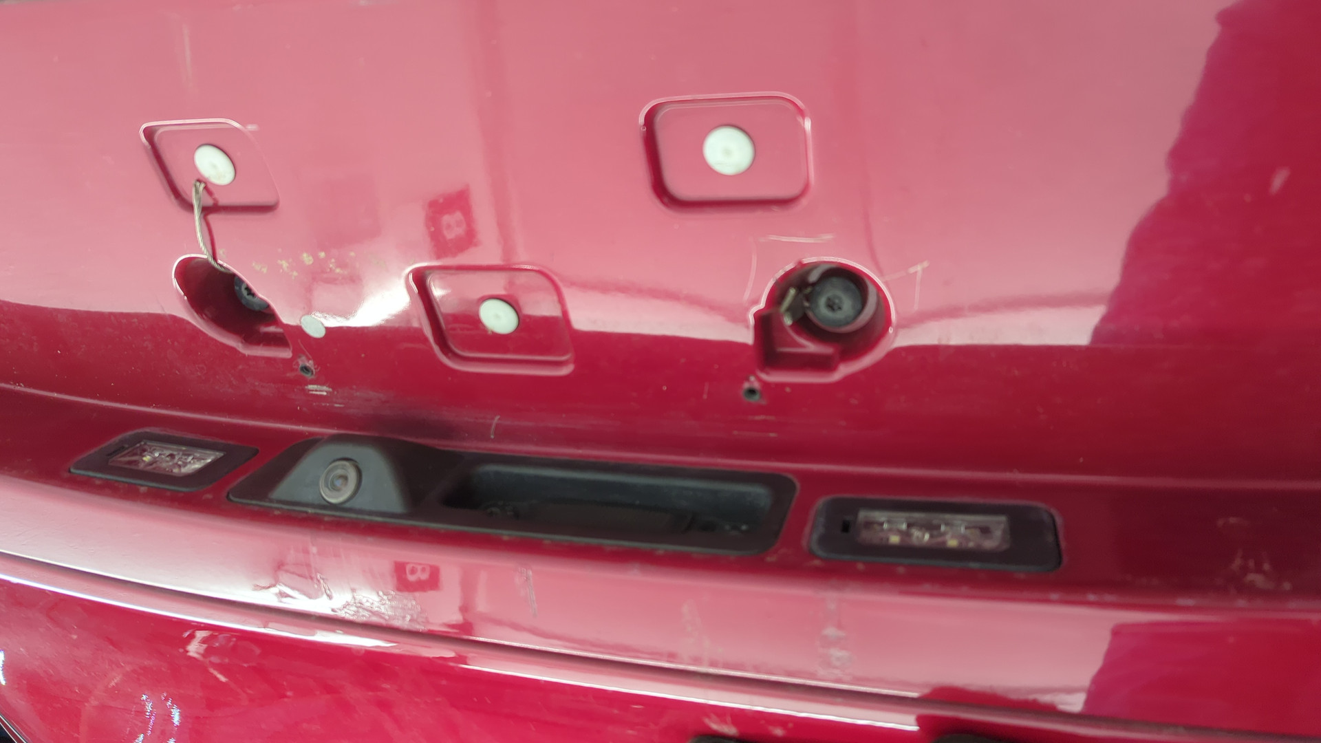 Дверь багажника