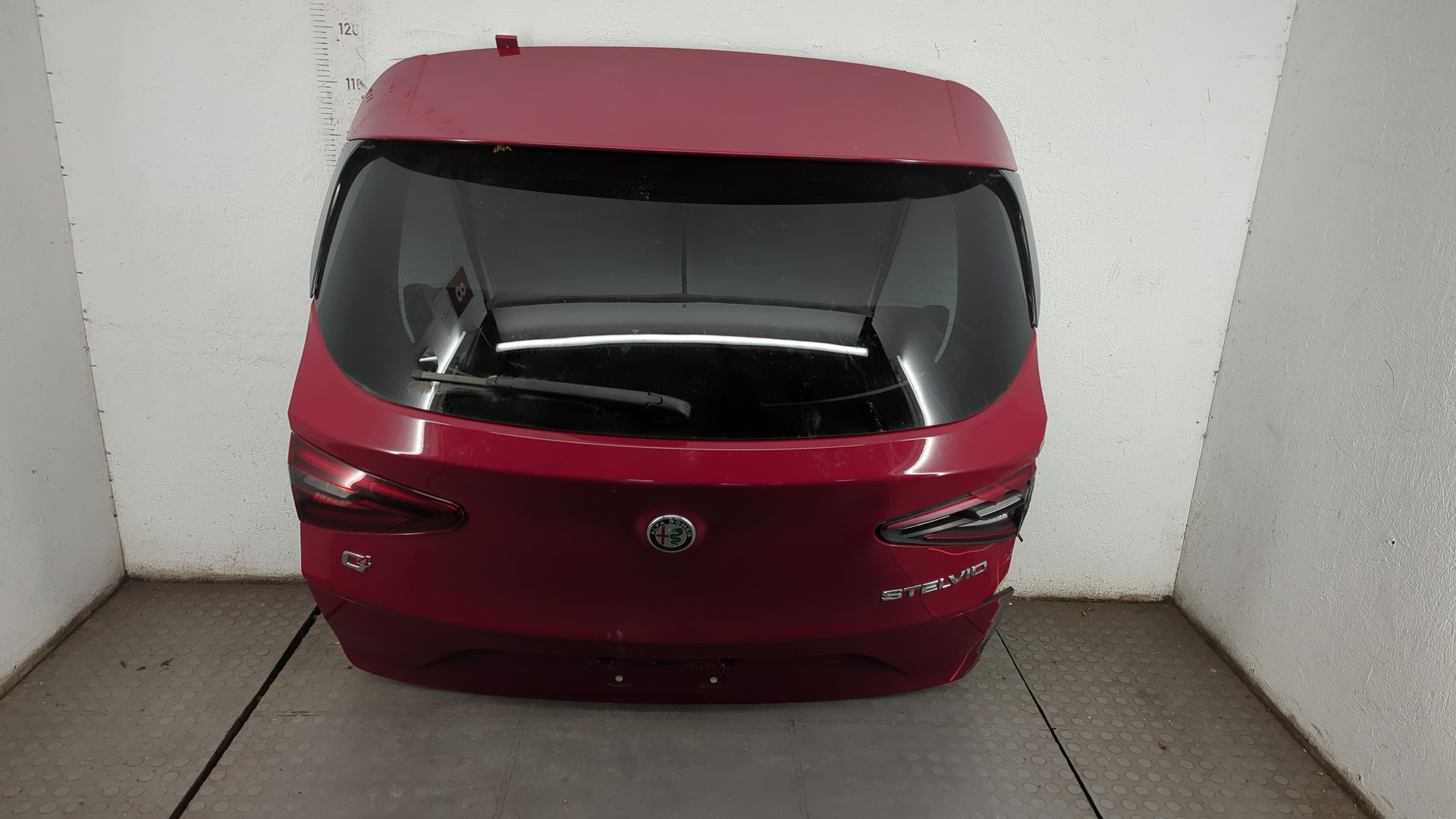 Дверь багажника