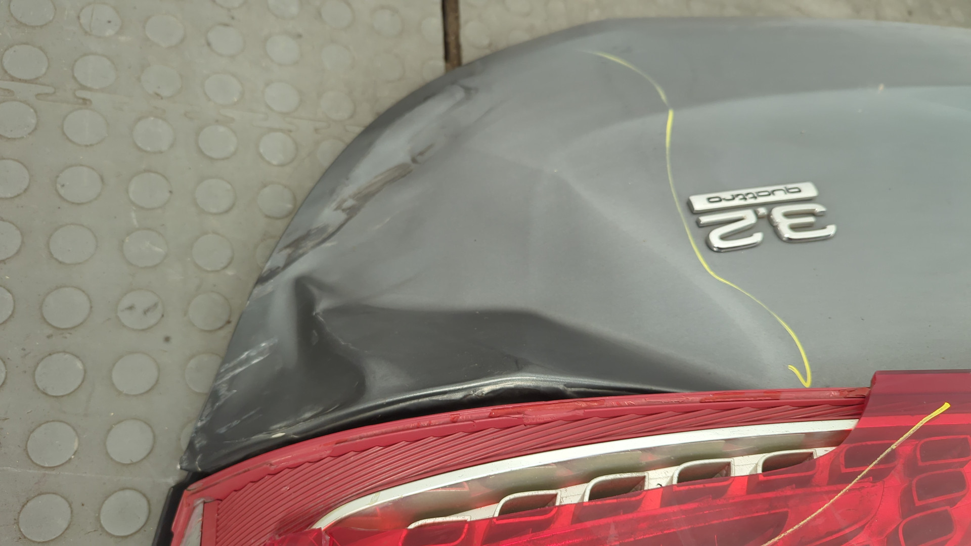 Дверь багажника