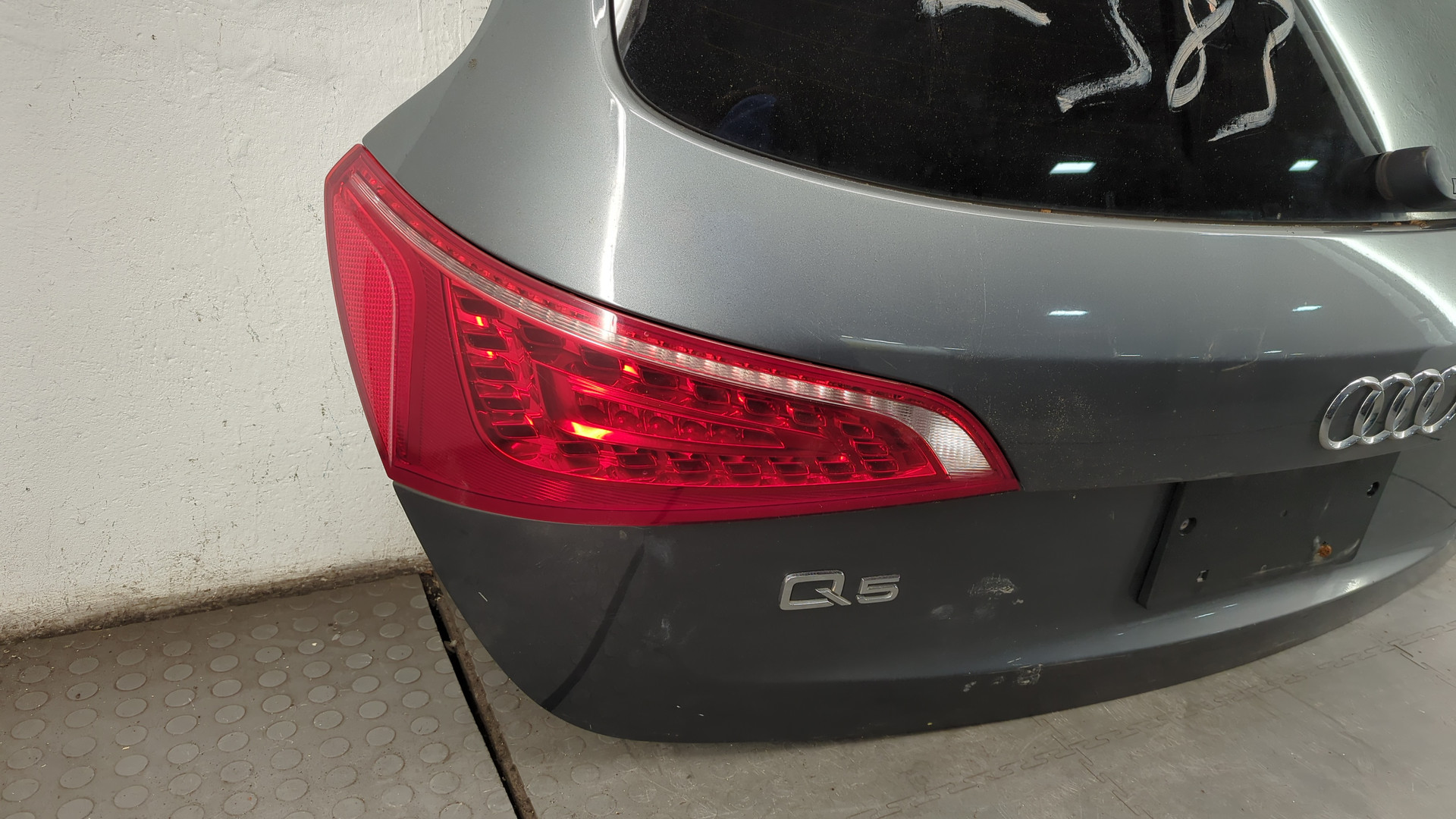 Дверь багажника