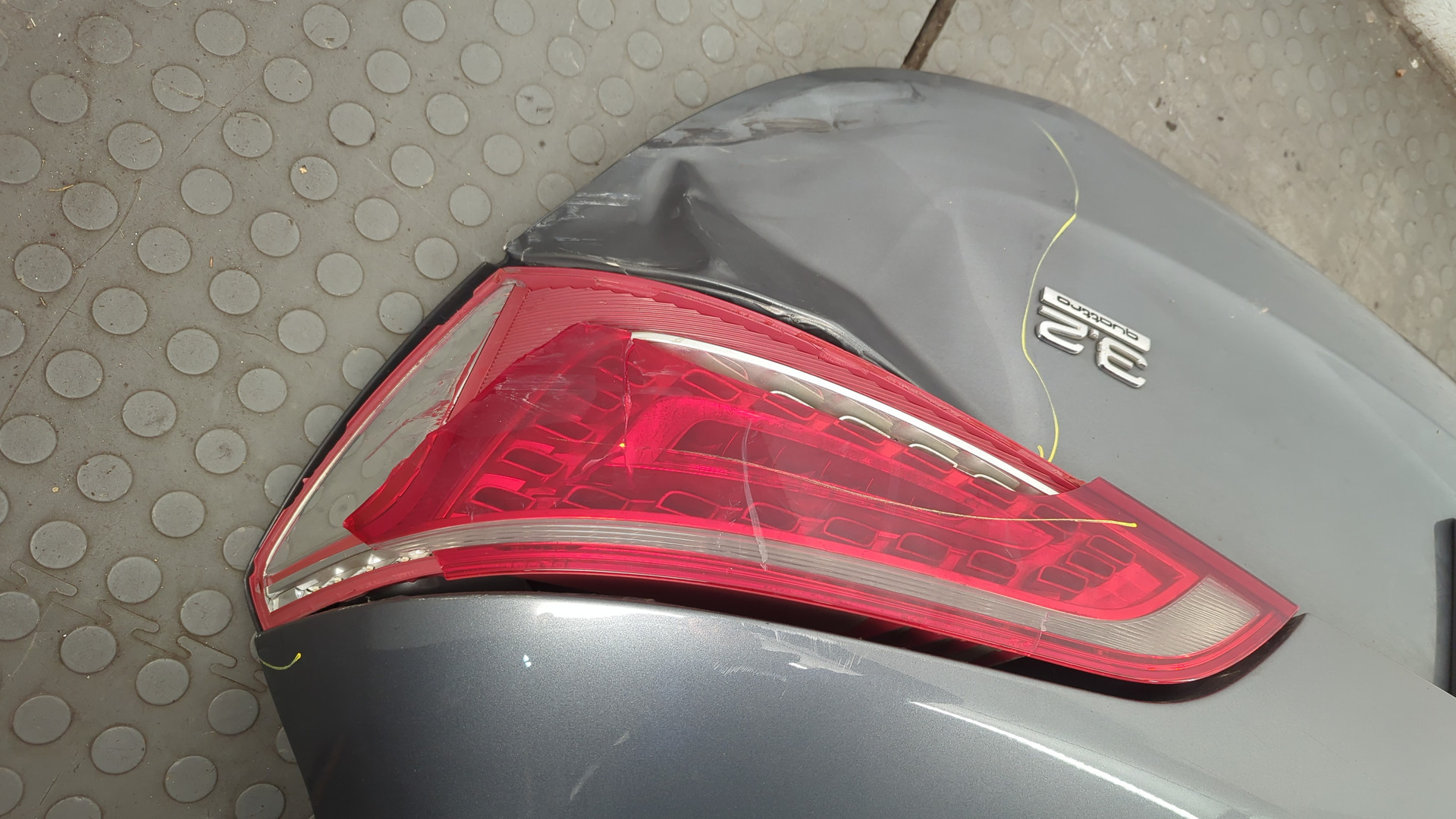 Дверь багажника