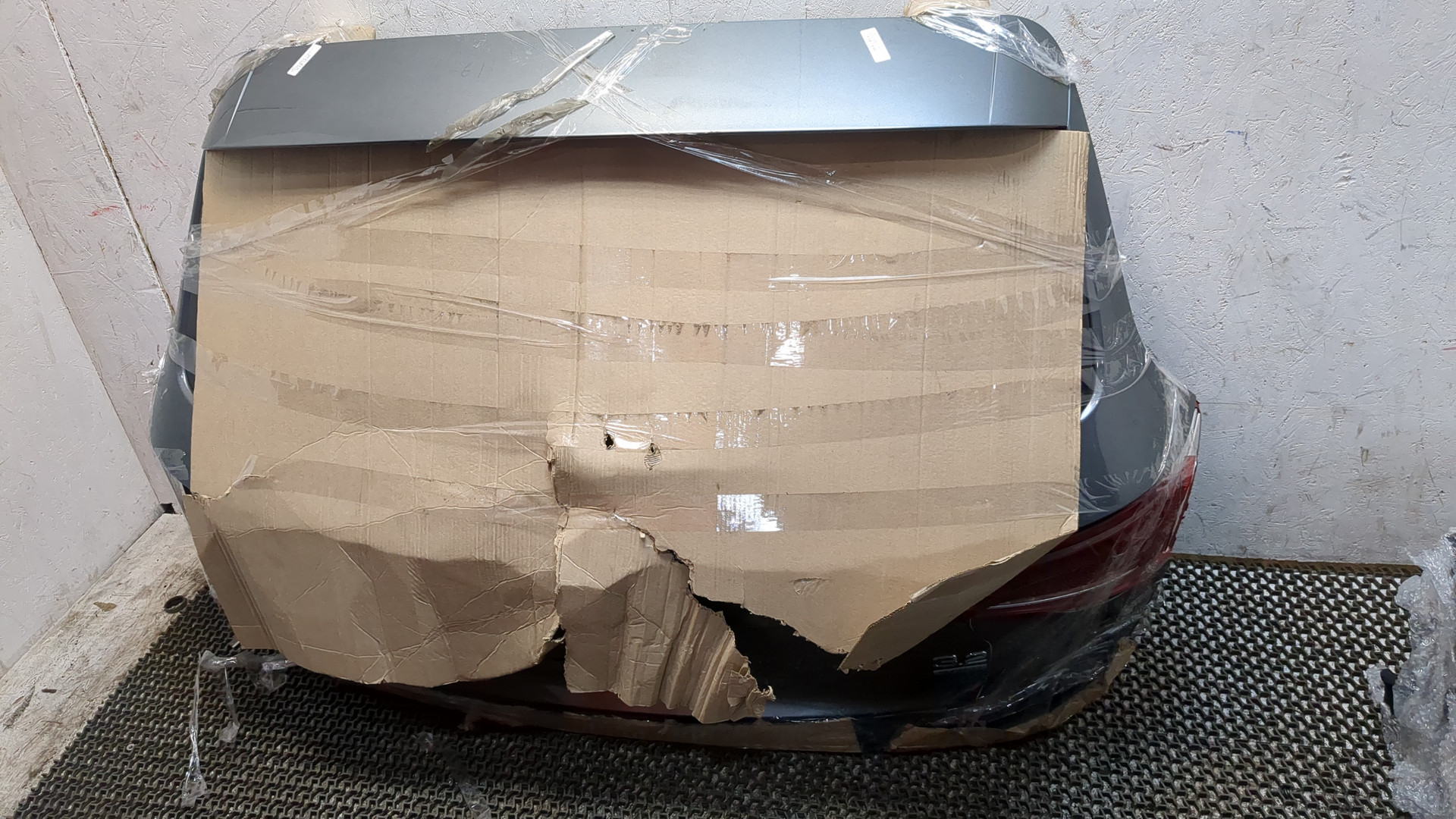 Дверь багажника