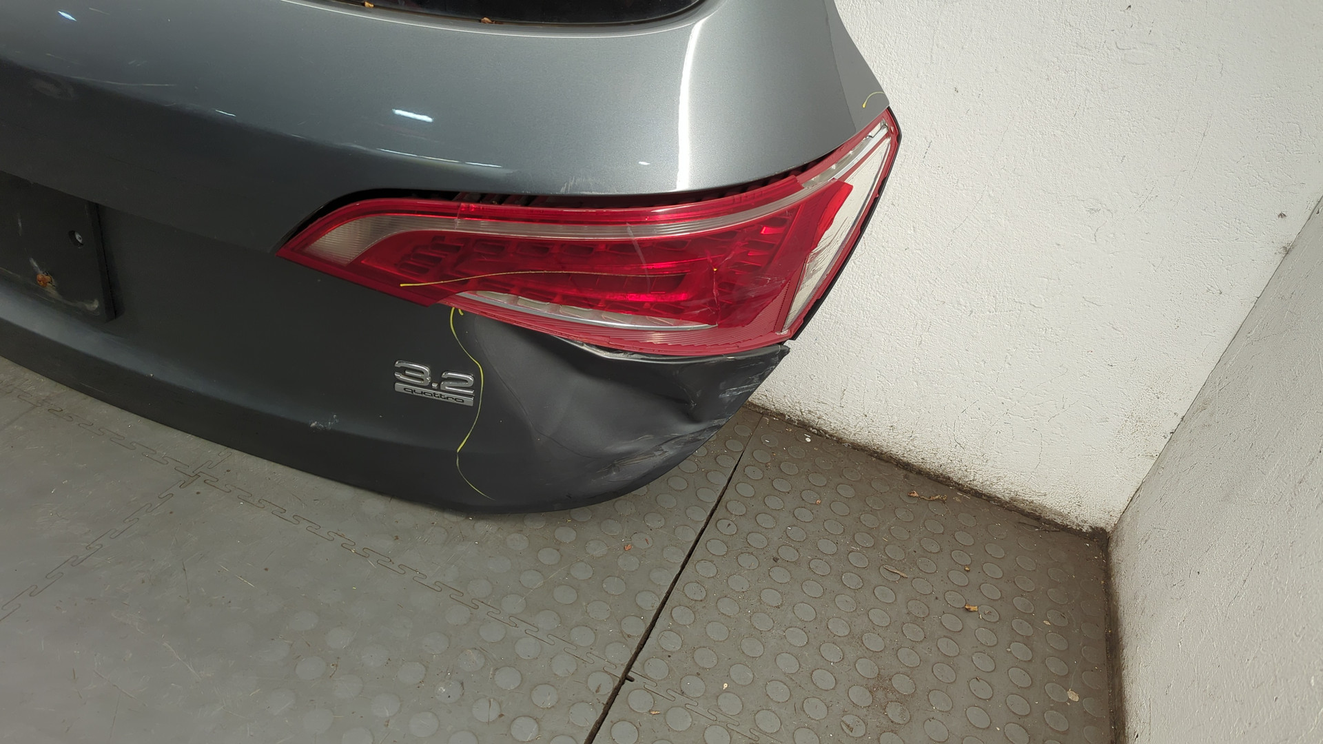 Дверь багажника