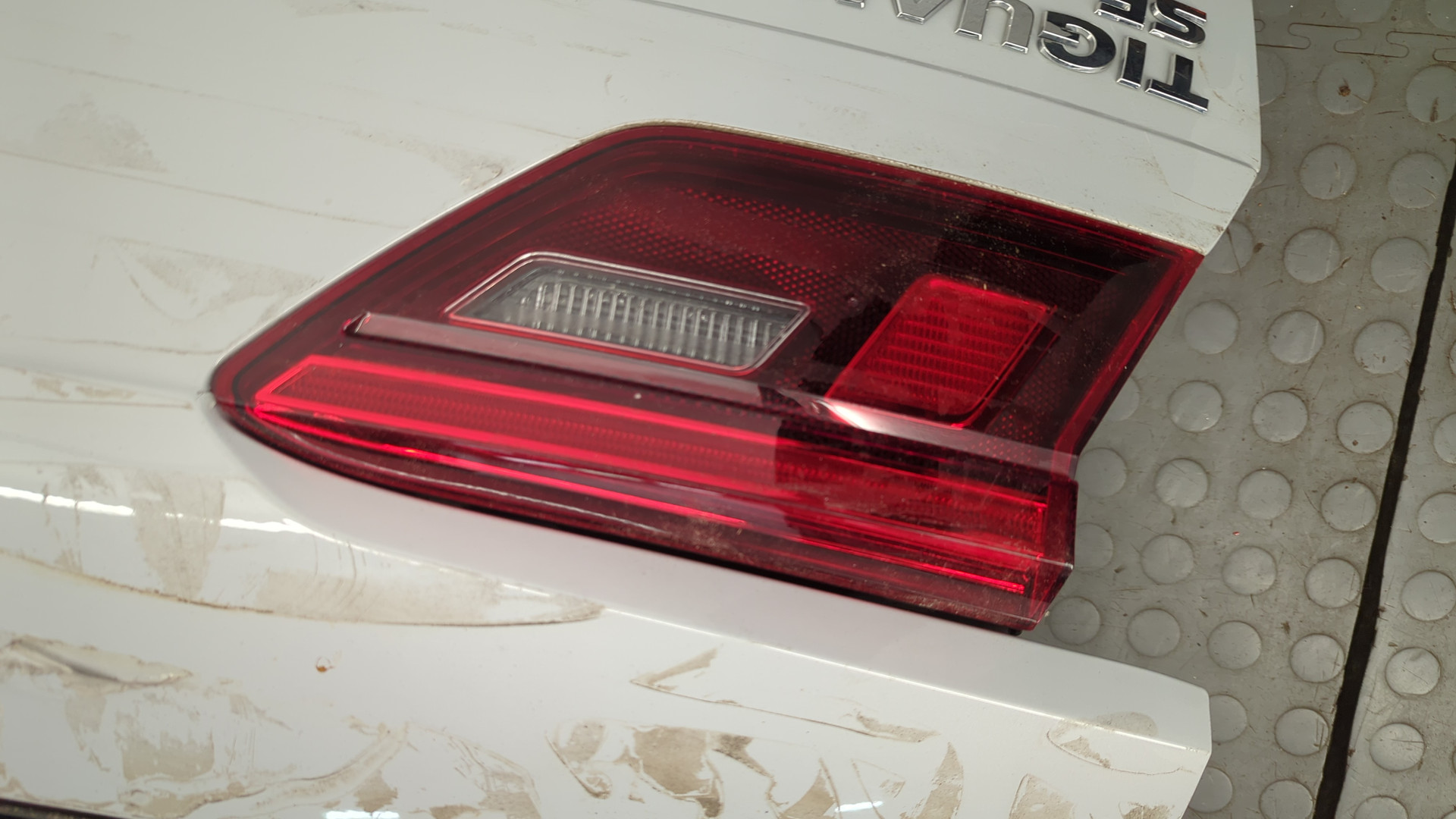 Дверь багажника