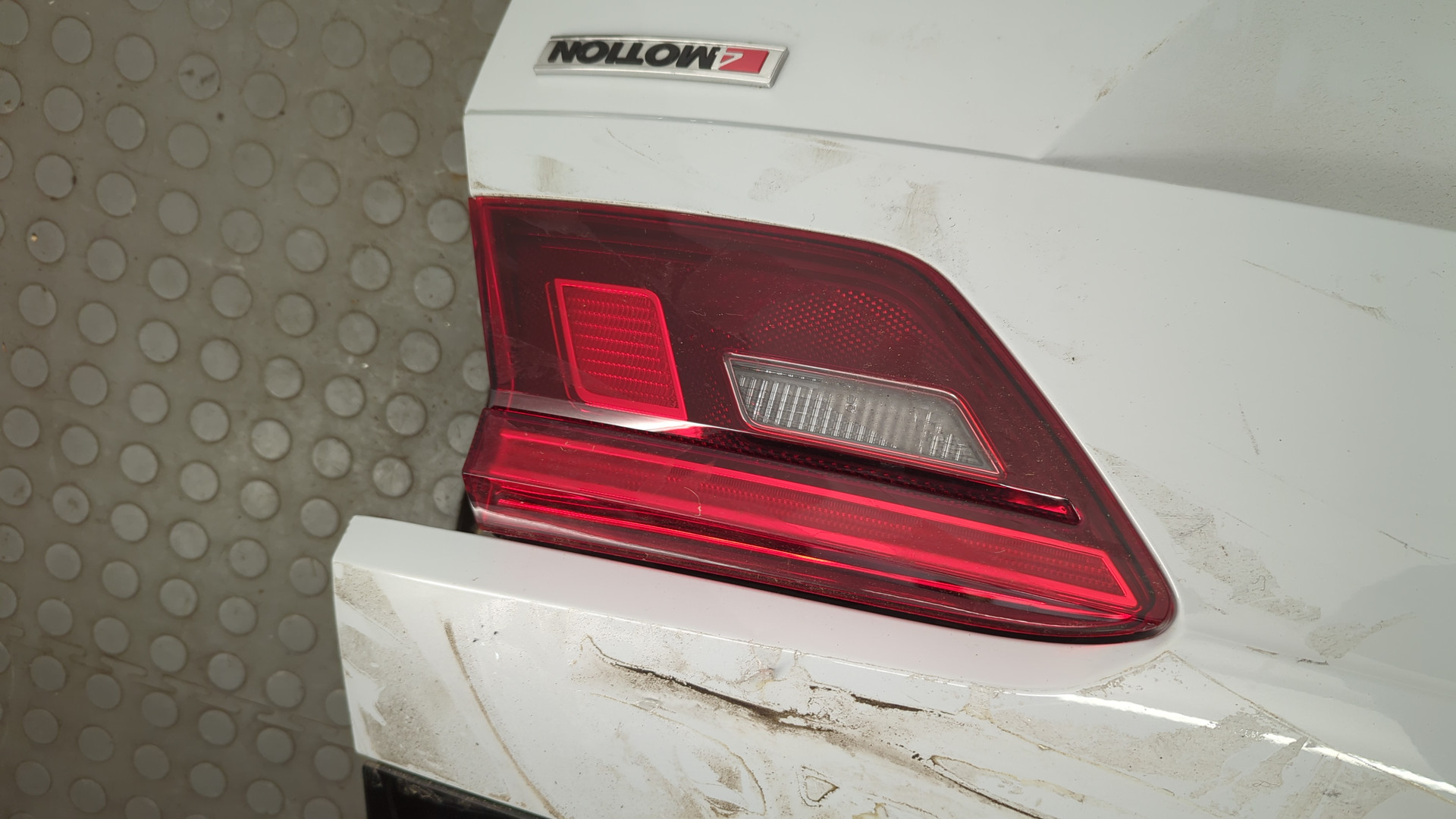 Дверь багажника