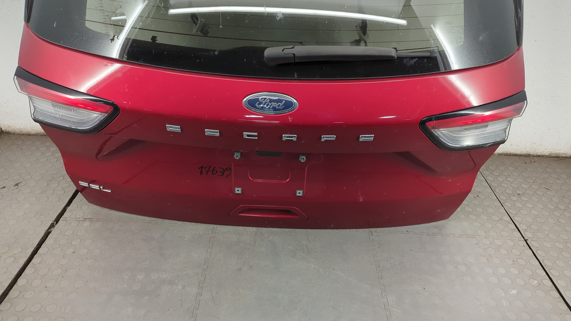 Дверь багажника