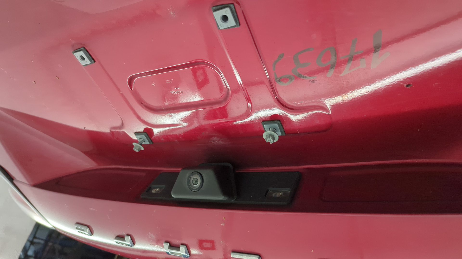 Дверь багажника