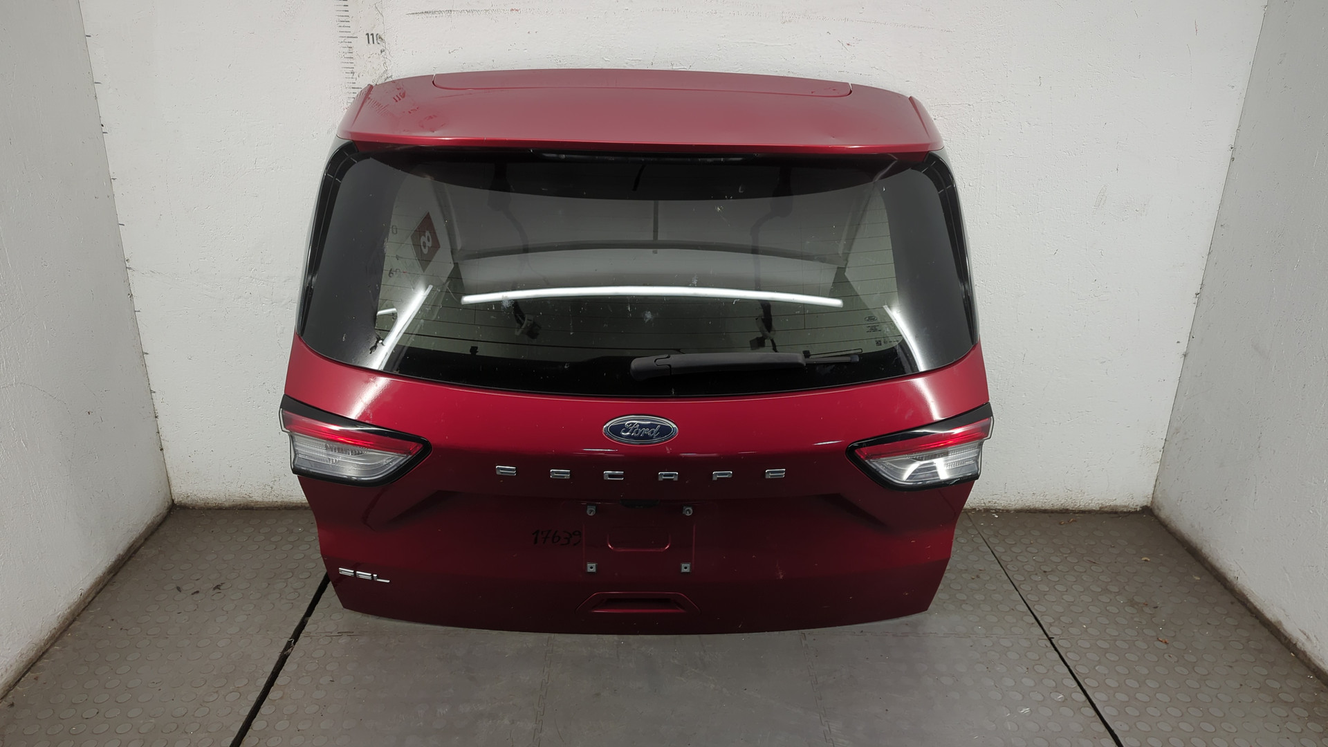 Дверь багажника