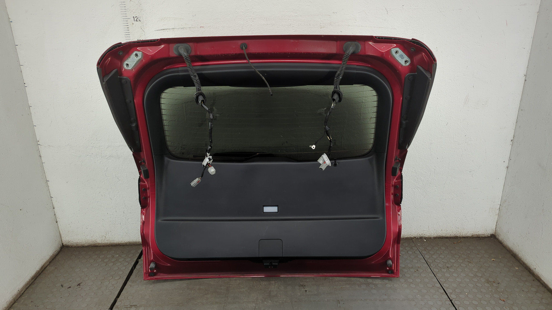 Дверь багажника