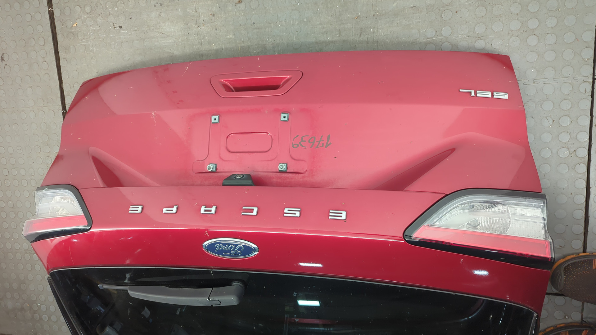 Дверь багажника