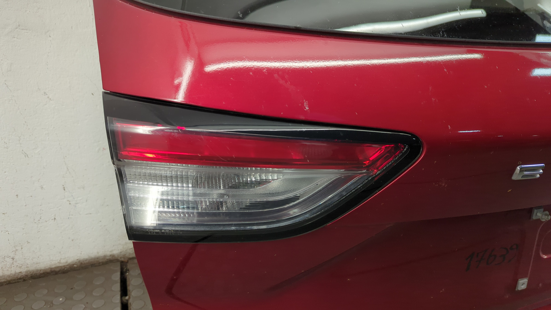 Дверь багажника