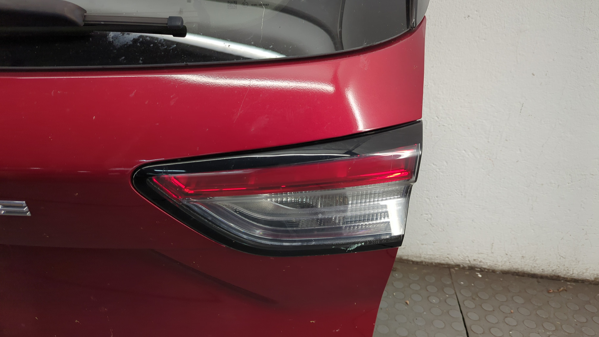 Дверь багажника