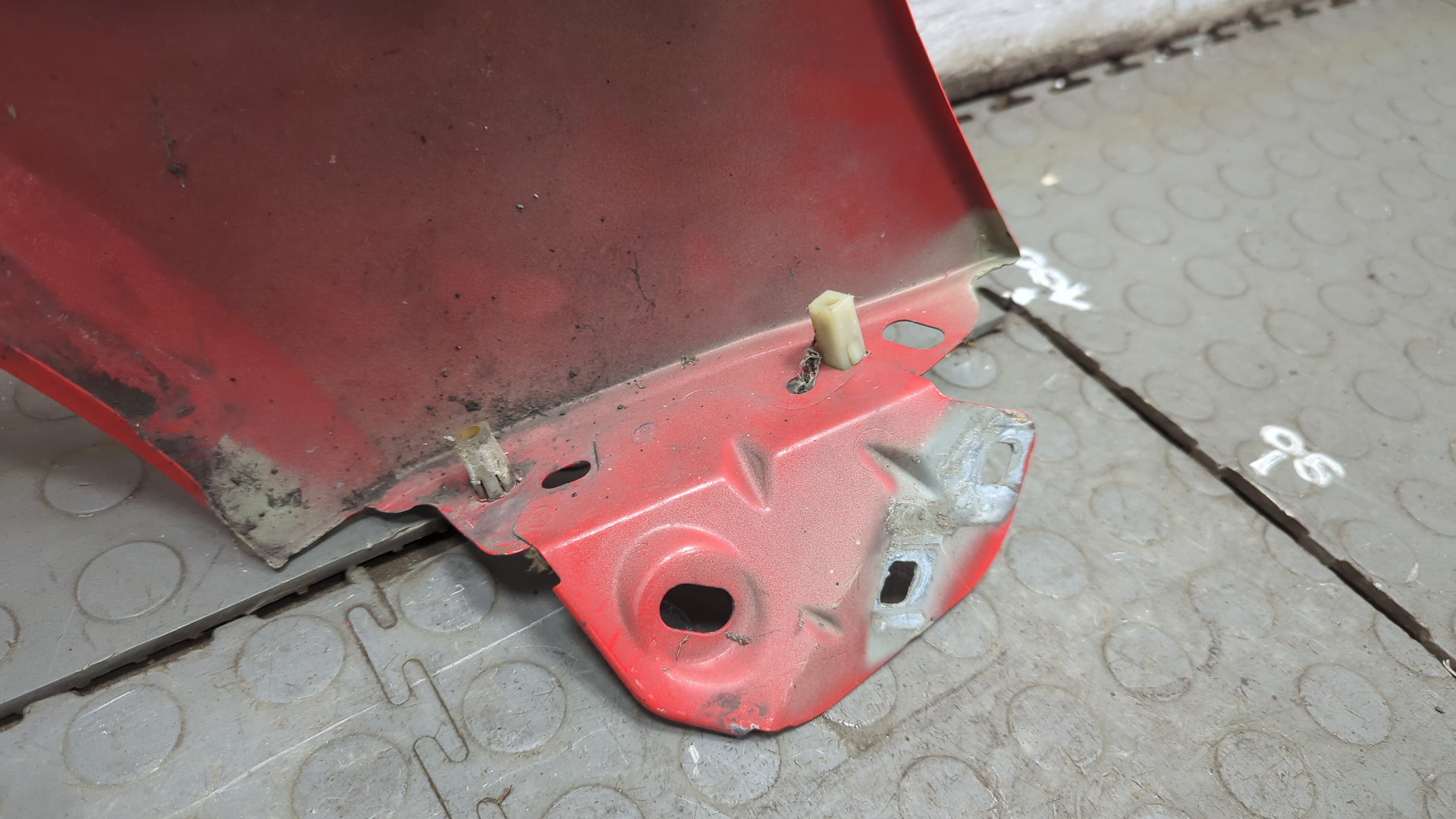 Крыло переднее левое