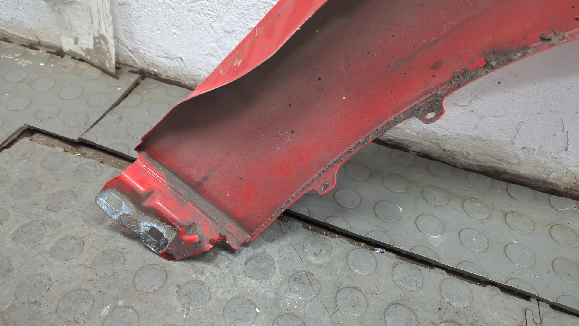 Крыло переднее левое