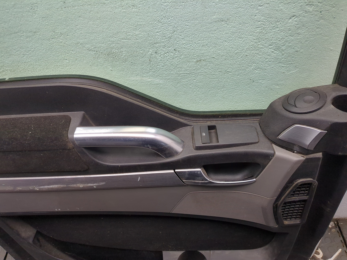 Дверь передняя левая