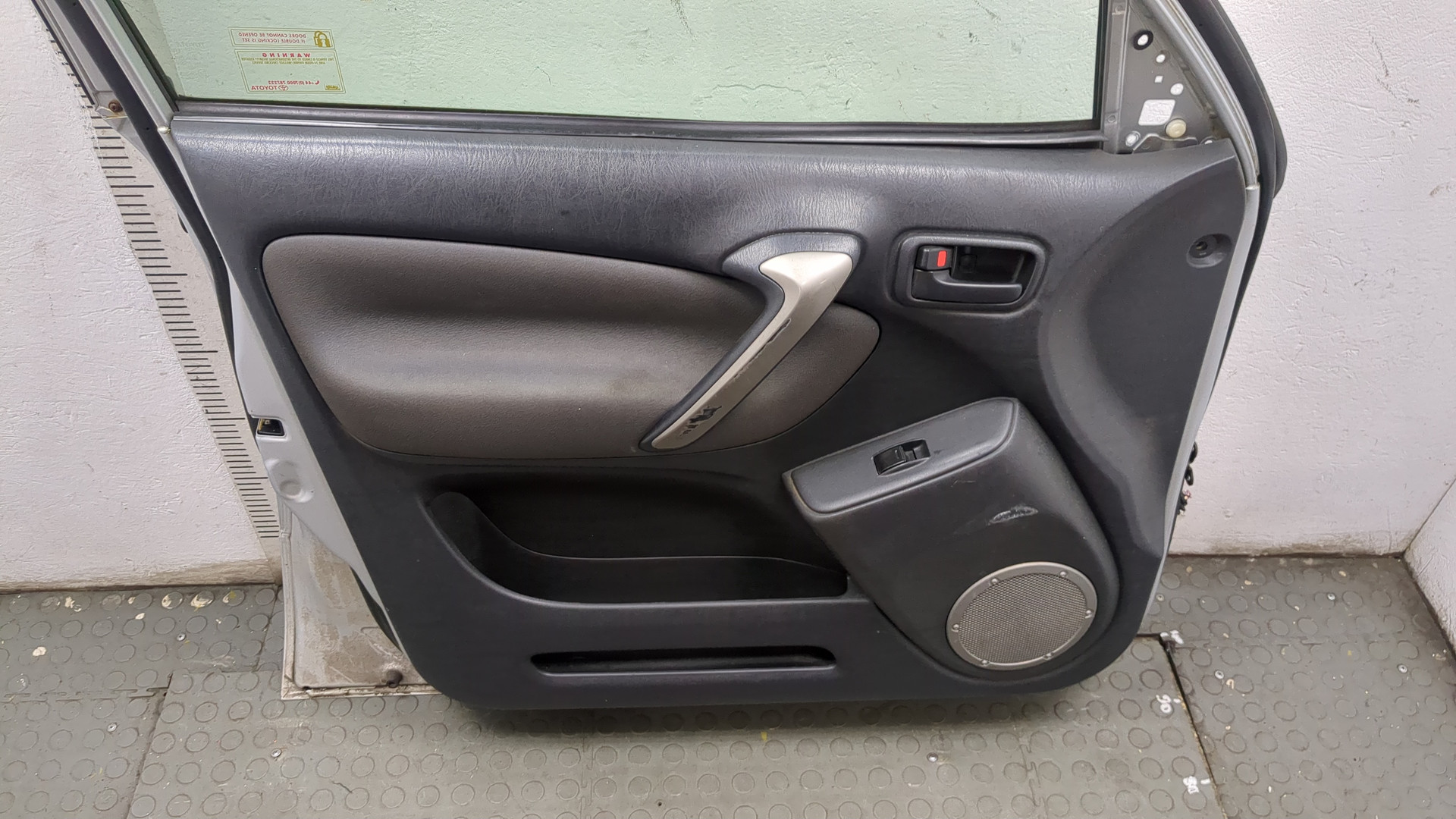 Дверь передняя левая